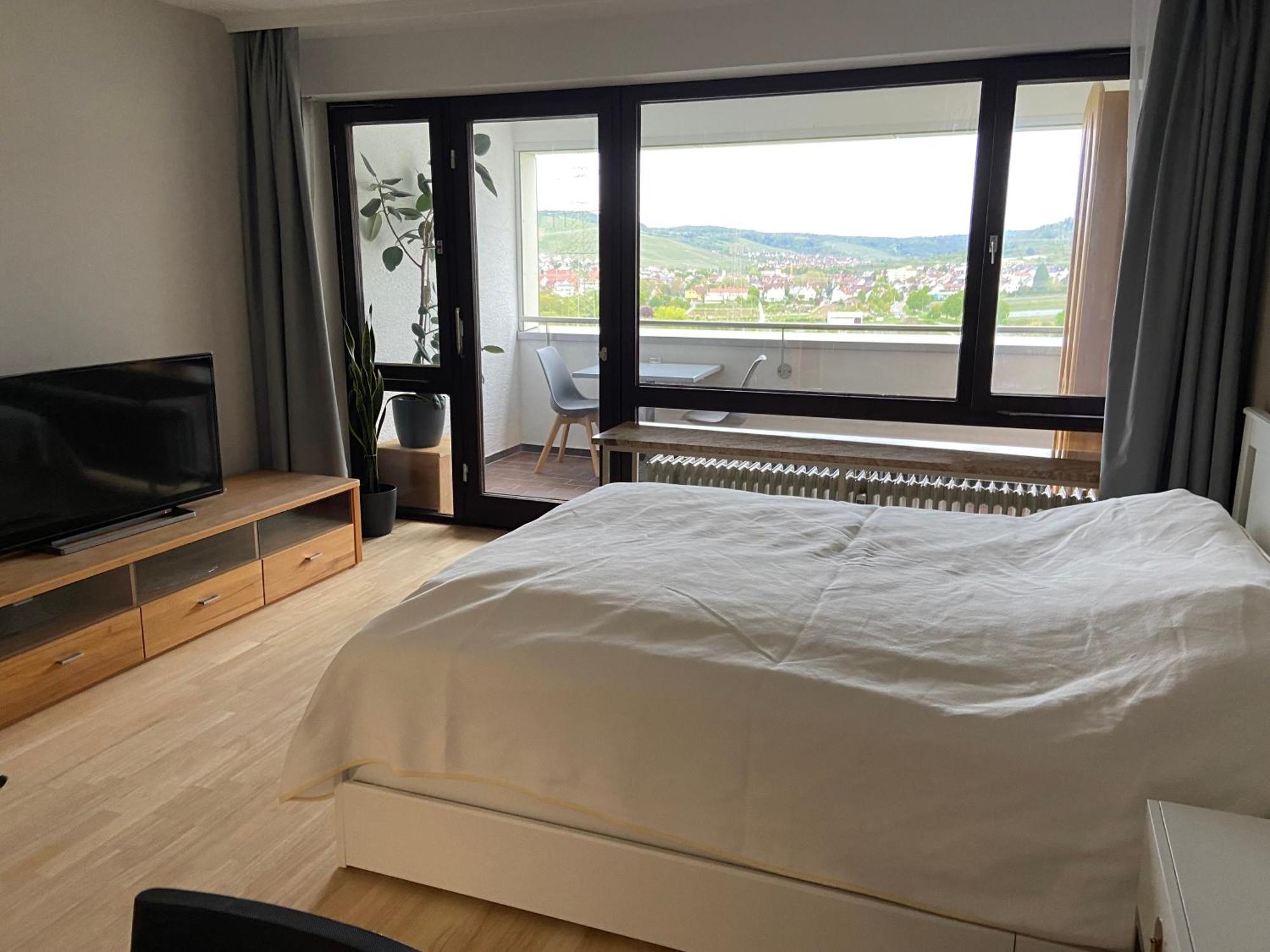 Freshly Renovated Studio Apartment - Top Location In Weinstadt Extérieur photo